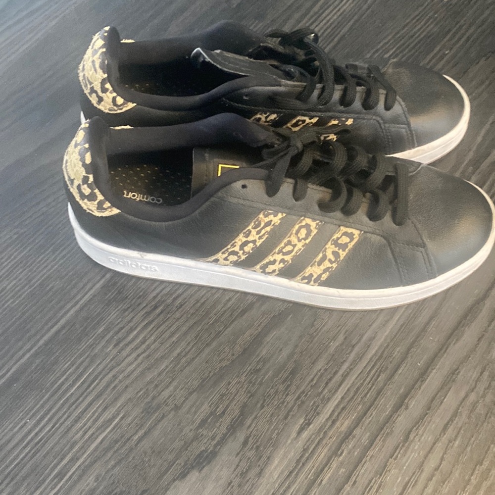 🍍ADIDAS CLOUD FOAM🍍LEOPARD PRINT🍍size 10🍍